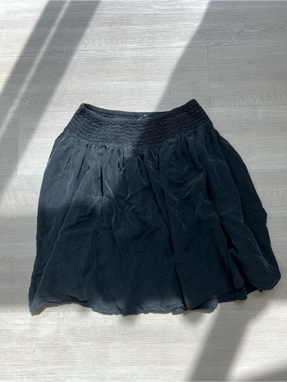 100% Silk New York & Company Skirt Womens M Black Charcoal Smocked Flowy